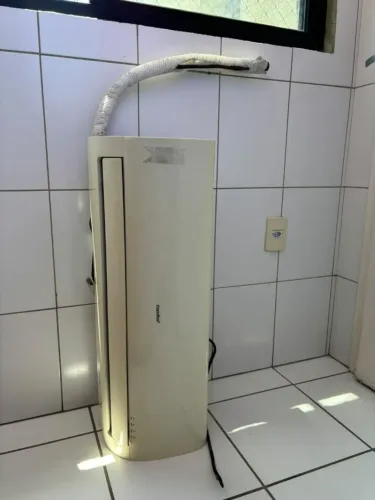 AR-CONDICIONADO COMFEE 12000 BTUS