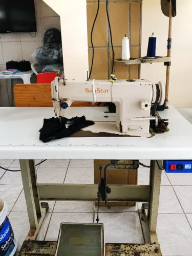 VENDO MÁQUINA DE COSTURA RETA SUNSTAR