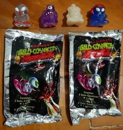 Bonecos geloucos coca cola no pacote