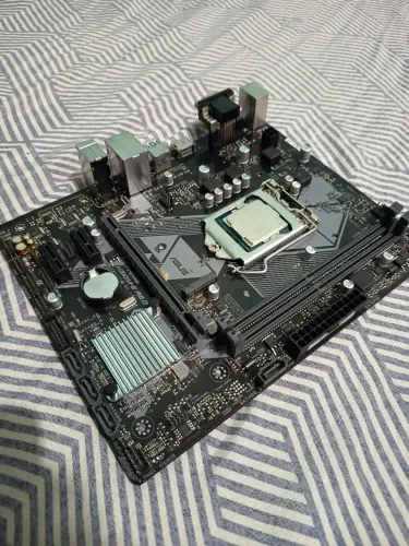 Placa-mãe (ASUS PRIME H310M-E R2.0) e Processador (Intel Core i3-9100F)