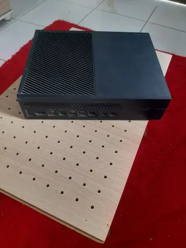 Xbox One estou vendendo sem a fonte e sem o controle.