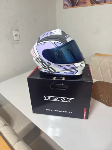 Capacete feminino