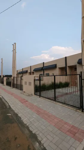OPORTUNIDADE 6 CASA GEMINADAS PRONTAS CADA CASA COM 2DORM, 1BWC, 1VG, VENHA CONHECER LOGO!