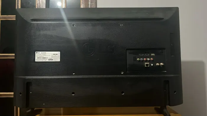TV LG 32" SMART.
