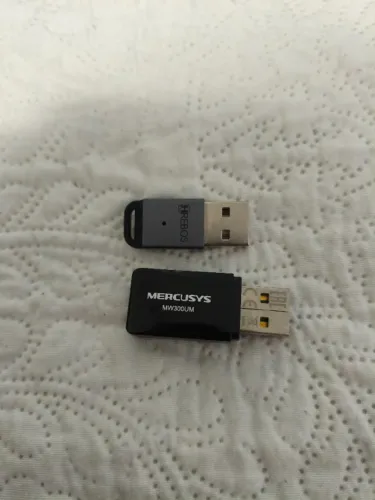 Mercusys MW300UM Wi-Fi USB adapter e Orbos USB Bluetooth adapter