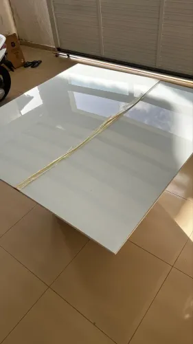 Vendo mesa de jantar com 5 cadeiras