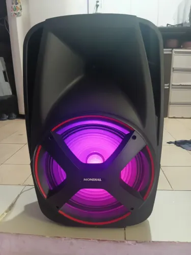 Caixa de som pouco tempo de uso