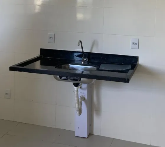 Vende-se Pedra com Cuba + Torneira Inox