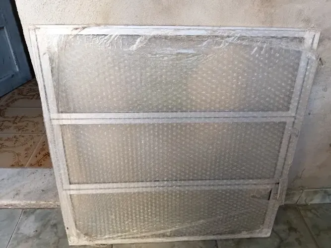 Janela basculante 60x60