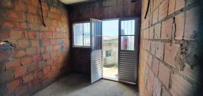 Prédio 3 andares , 9 Quartos, 04 suítes, 225 m², Vila Verde, laje coberta, São Cristovã