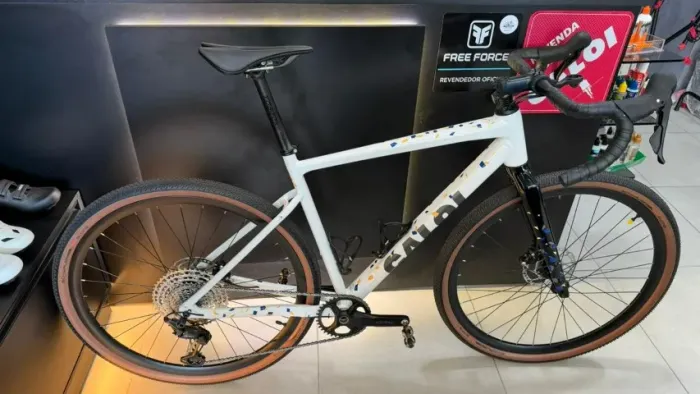 Caloi Gravel Arenita Shimano GRX 12V freio a disco hidraulico 21x sem juros no cartão