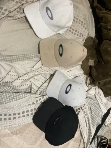 Boné e Bolsa da Oakley
