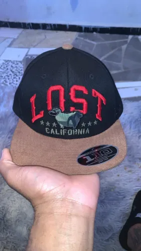 Boné lost Califórnia