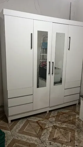 Vendo guarda roupa novo 