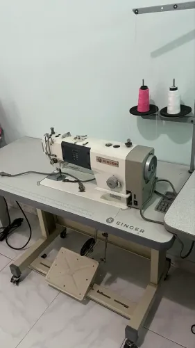 Máquina de costura industrial reta