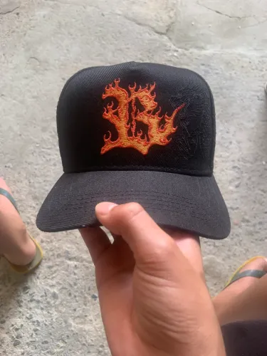 Tô vendendo esse boné por que parei de usar tá novinho usei no máximo 3 vezes