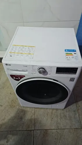 MÁQUINA LAVA E SECA MUITO NOVA DOU GARANTIA DE 3'MESES FAÇO A ENTREGA GRÁTIS