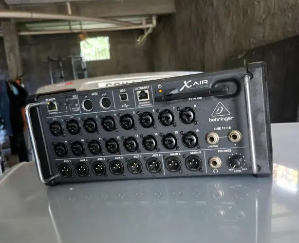 Mesa digital XR18