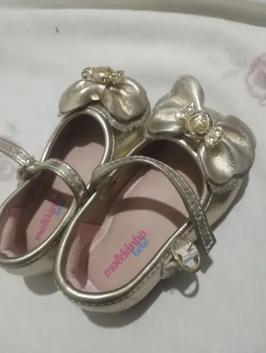 Sapato social dourado. N. 18