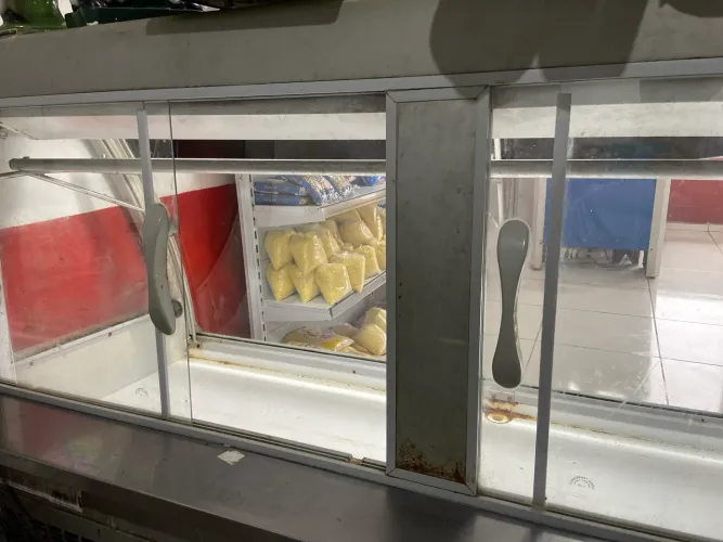 Vende-se balcão de carnes para açougue 