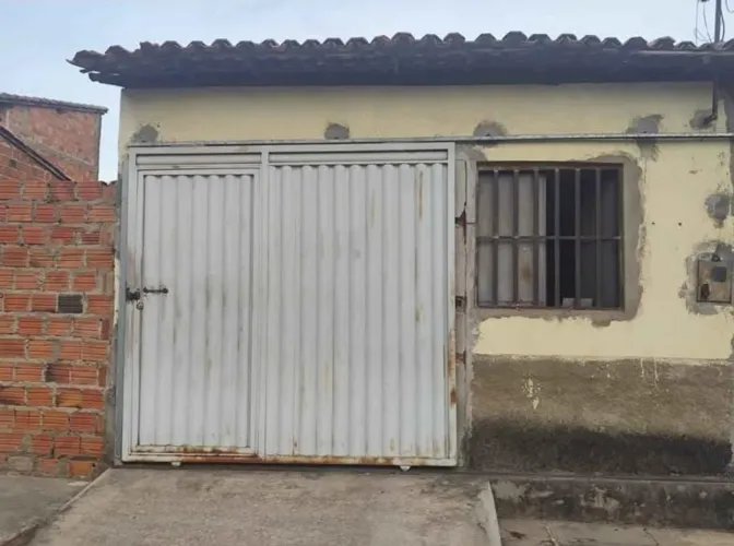 Casa com ótima localização zona sudeste