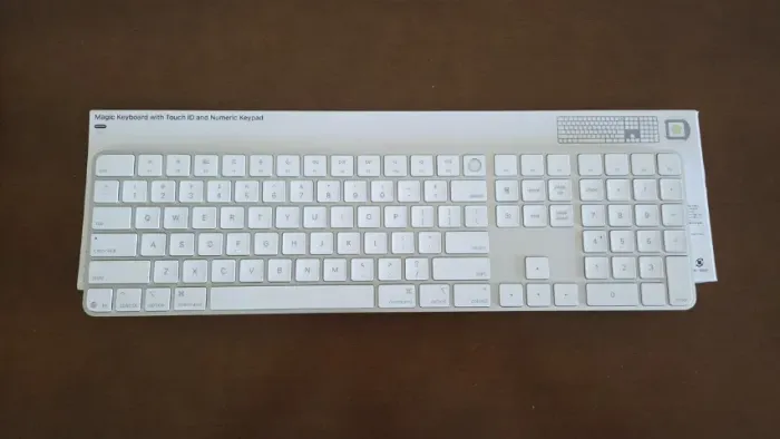 Teclado Apple Magic Keyboard Com Touch ID Numérico USB-C