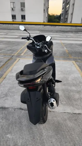 Honda PCX 160 ABS 2024, cor cinza, apenas 7000 km rodados.