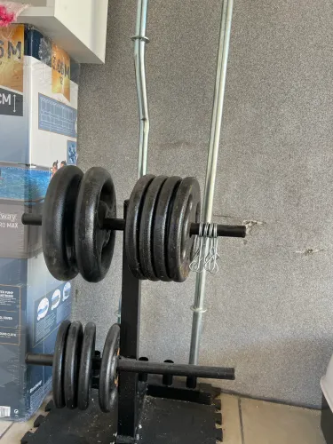 Anilhas e barras musculação