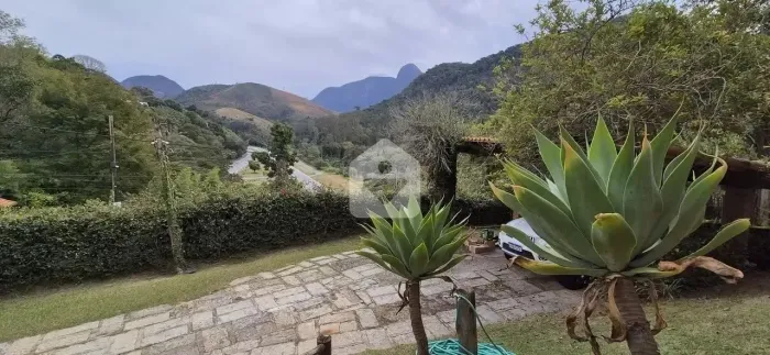 Casa rústica com vista deslumbrante e localização estratégica  Araras