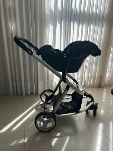 Carrinho de Bebê com Base e Bebê Conforto Safety 1st