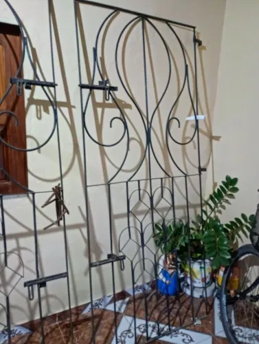 Vendo 2 Portões trabalhados de ferro 