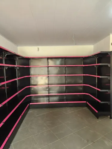 Gôndolas preta a pronta entrega