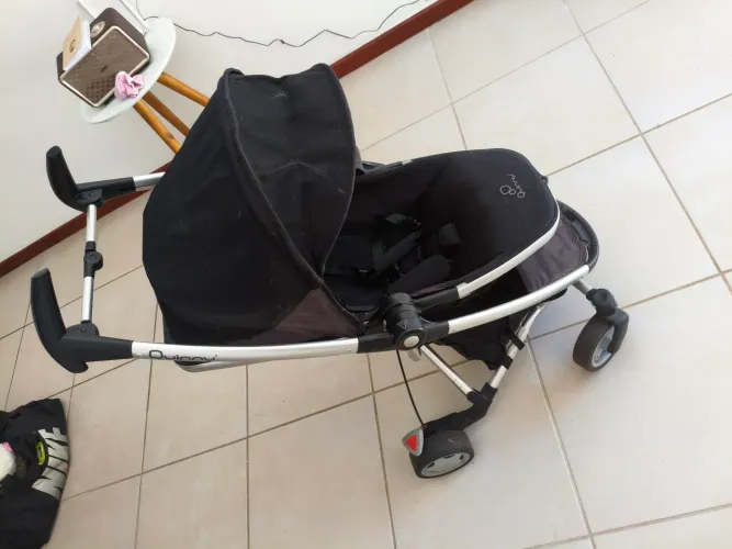 Carrinho Quinny Senzz - Compacto, Leve e Prático (Marca Premium)
