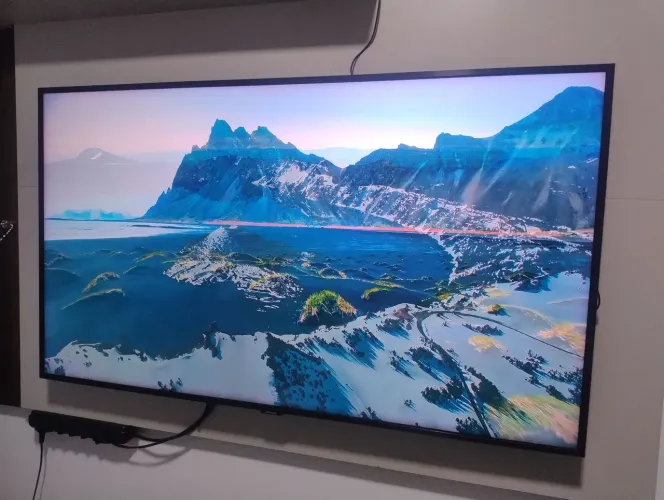 TV QLED UHD 4K Q60 50", Pontos Quânticos, HDR500, Modo Ambiente, Sem efeito Burn-in 