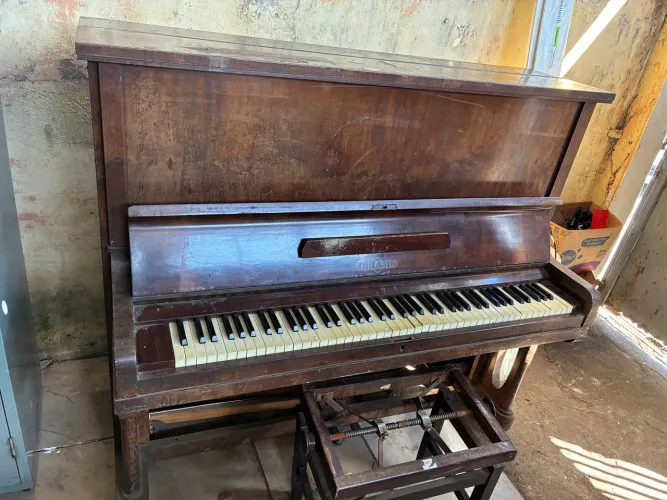 Piano antigo 