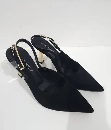 Sapato Scarpin Salto Dourado, Novíssimo! (Tamanho 37)