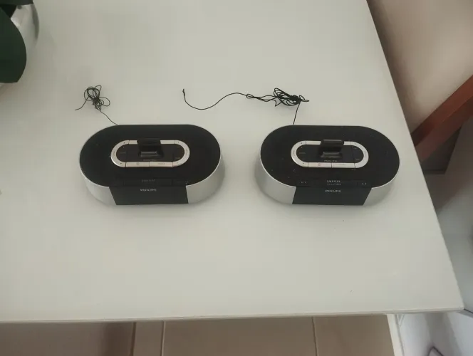 2 rádios relógio q pega ipod