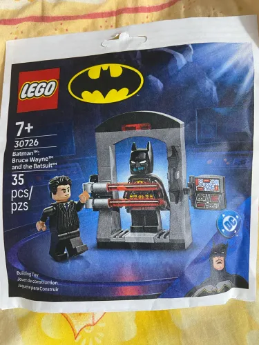 Lego Super Heroes - Batman: Bruce Wayne e Batsuit - Polybag (35 Peças)