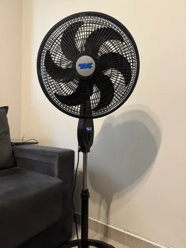 Ventilador de Coluna Turbo 110V - Vento Forte, 3 Velocidades, Ótimo Estado