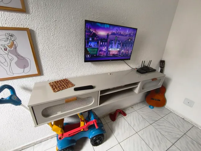 Vendo rack de parede novo MDF