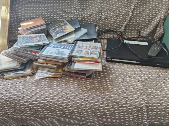 Aparelho de DVD com vários cds 