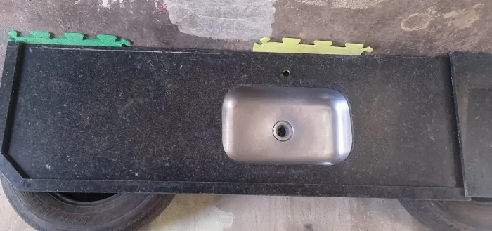 Pia para cozinha no granito com cuba de aço inox 