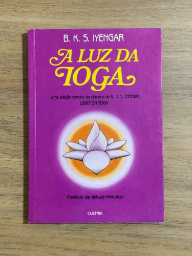 Livro A Luz da Yoga - B.K.S. Iyengar - Bom Estado