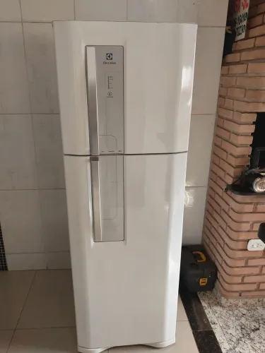 vendo geladeira eletrolux nova *sem detalhes parcelo até 10x no cartão entrego