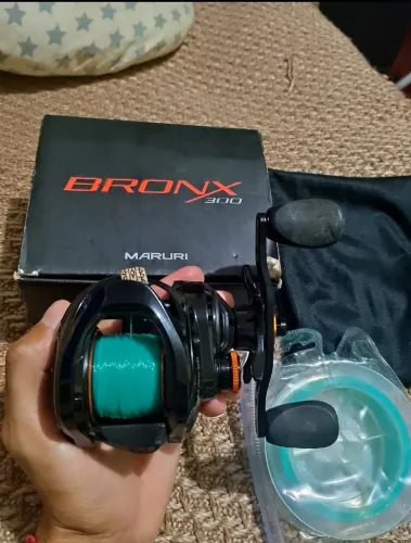 Vendo ou troco Carretilha Maruri Bronx 300 M/D.