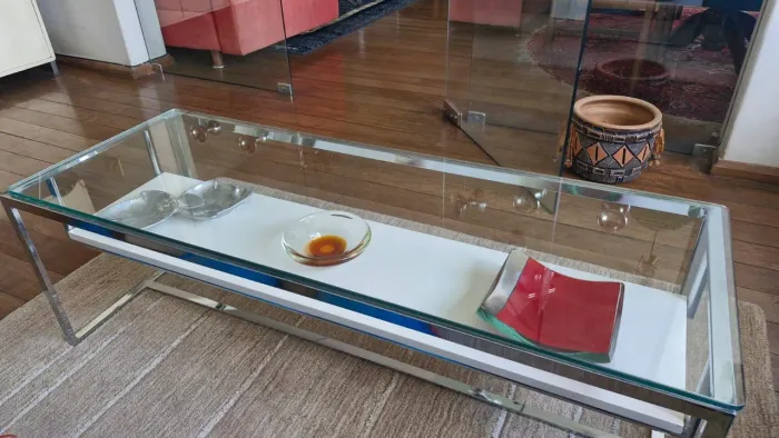 Mesa de canto e mesa de centro. Praticamente novas.