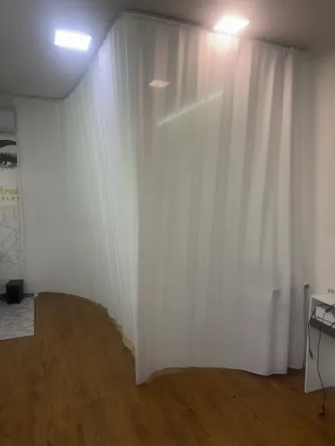 Cortina com trilho de curva