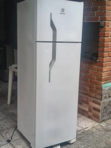 Geladeira Eletrolux 110v