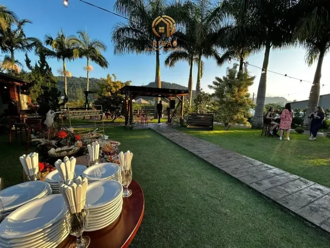 Alugo área comercial para restaurantes e eventos em Guaramirim