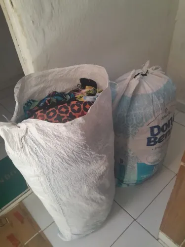 Vendo dois sacos de roupas